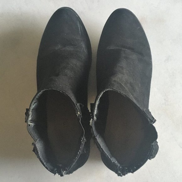 JustFab black chelsea ankle boots / booties ruffle - Picture 7 of 10